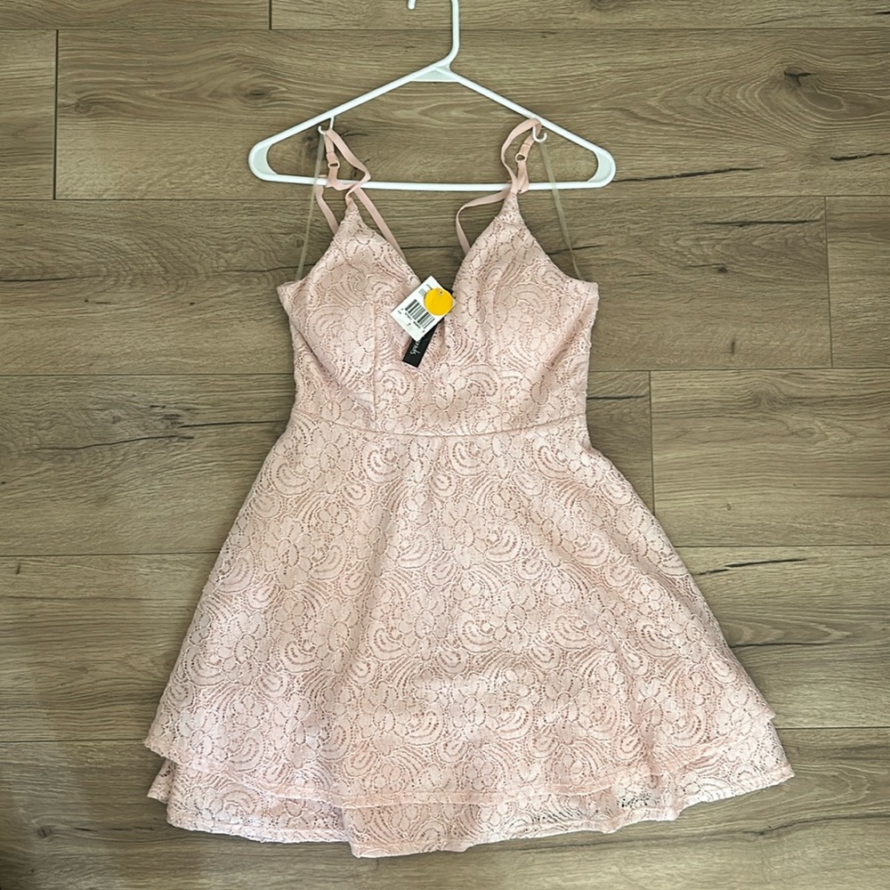 Beautiful pale pink lace dress 🌸